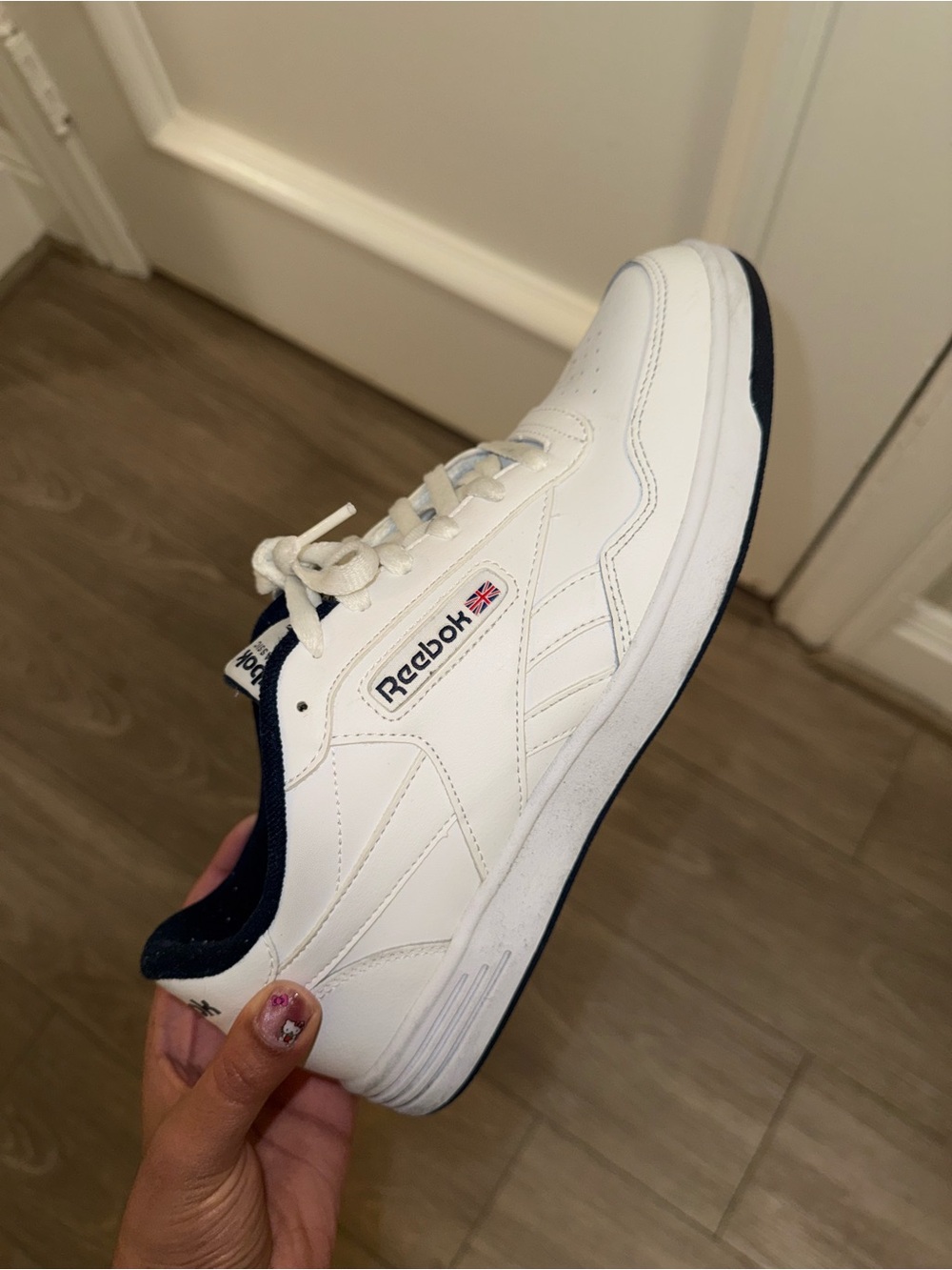 Reebok Classic Sneakers Men's White Leather with Navy Accents (Size 9)